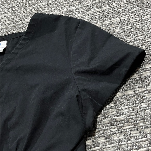 02 Scrubs | Black V-Neck Scrub Top with Stitched Waist Detail - Picture 4 of 8